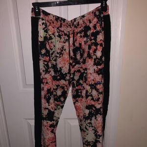Floral pants with pockets